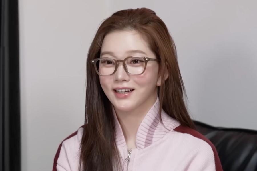 Watch: Billlie's Tsuki Reveals Her Home And Cooking Skills In "Home Alone" Preview