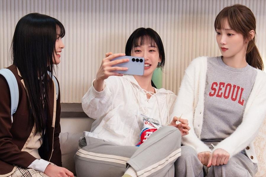 Lee Sung Kyung, Han Ji Hyeon, And Oh Ye Ju Dish On Playing Sisters In New Drama “In Your Radiant Season”
